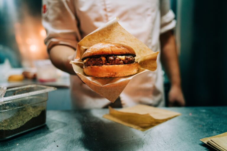 Late-Night Dubai: Best Food Joints and How to Get There with Hala